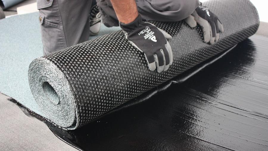 Rouleaux en bitume: la solution idéale pour votre toiture plate