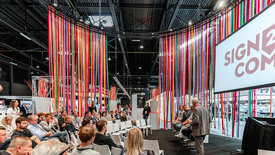 "C'est l'économie, stupide", débat d'affaires à Sign2Com