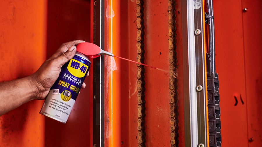 Dites adieu aux frottements et à l'usure indésirables avec la graisse en spray WD-40 Specialist®