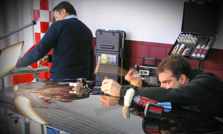 Car & Dent Repair répare avec le smart repair